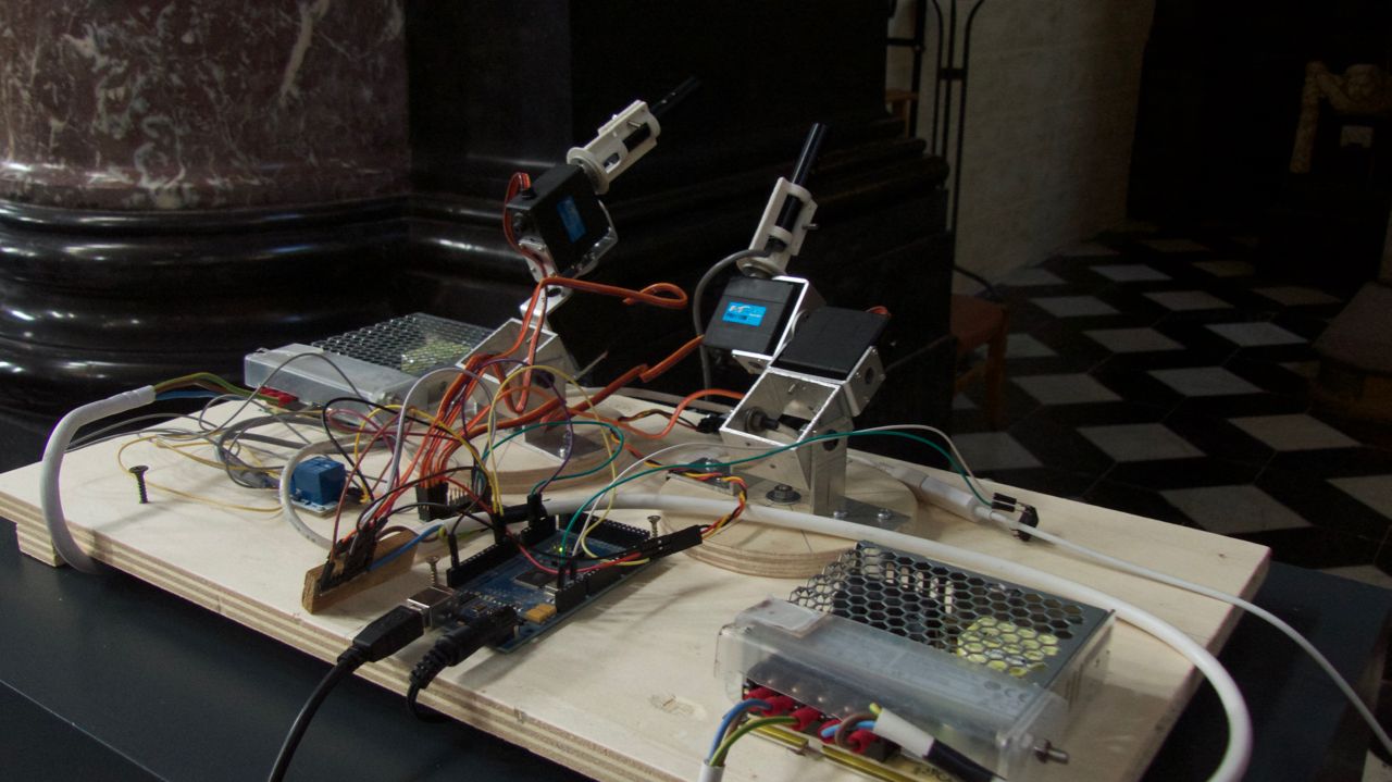 Servos, cartes et lasers