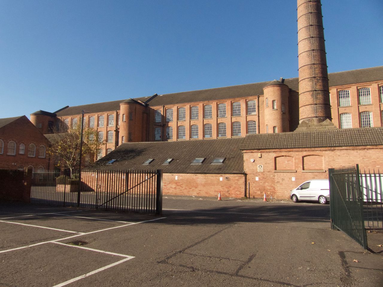 Les manufactures environnantes